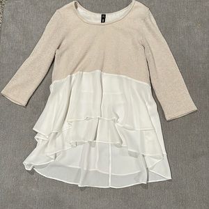 Design Lab cream and white flowy 3/4 sleeve top. Size small